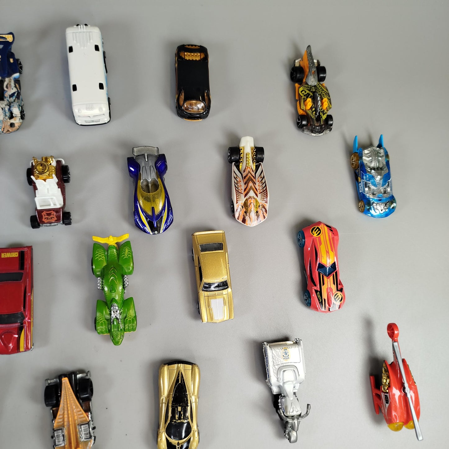 Hot Wheels Fahrzeuge Set von 26 – verschiedene Modelle