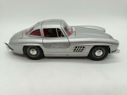 Burago Bundle Mercedes 300 SL & Bugatti Type 59 Set von 2 Modellautos