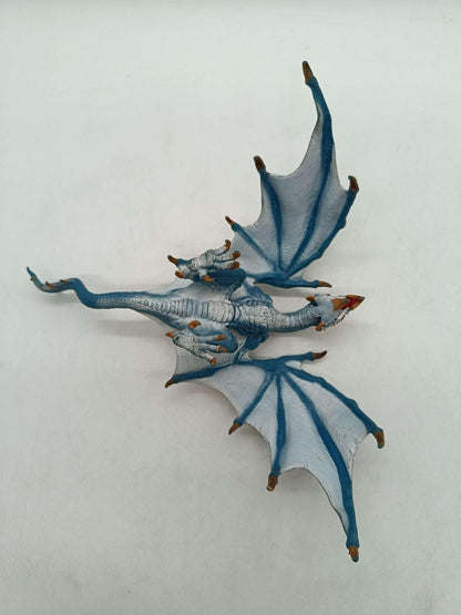 Fantasy Drache Blau-Weiß Spielfigur mit gelbem Kamm