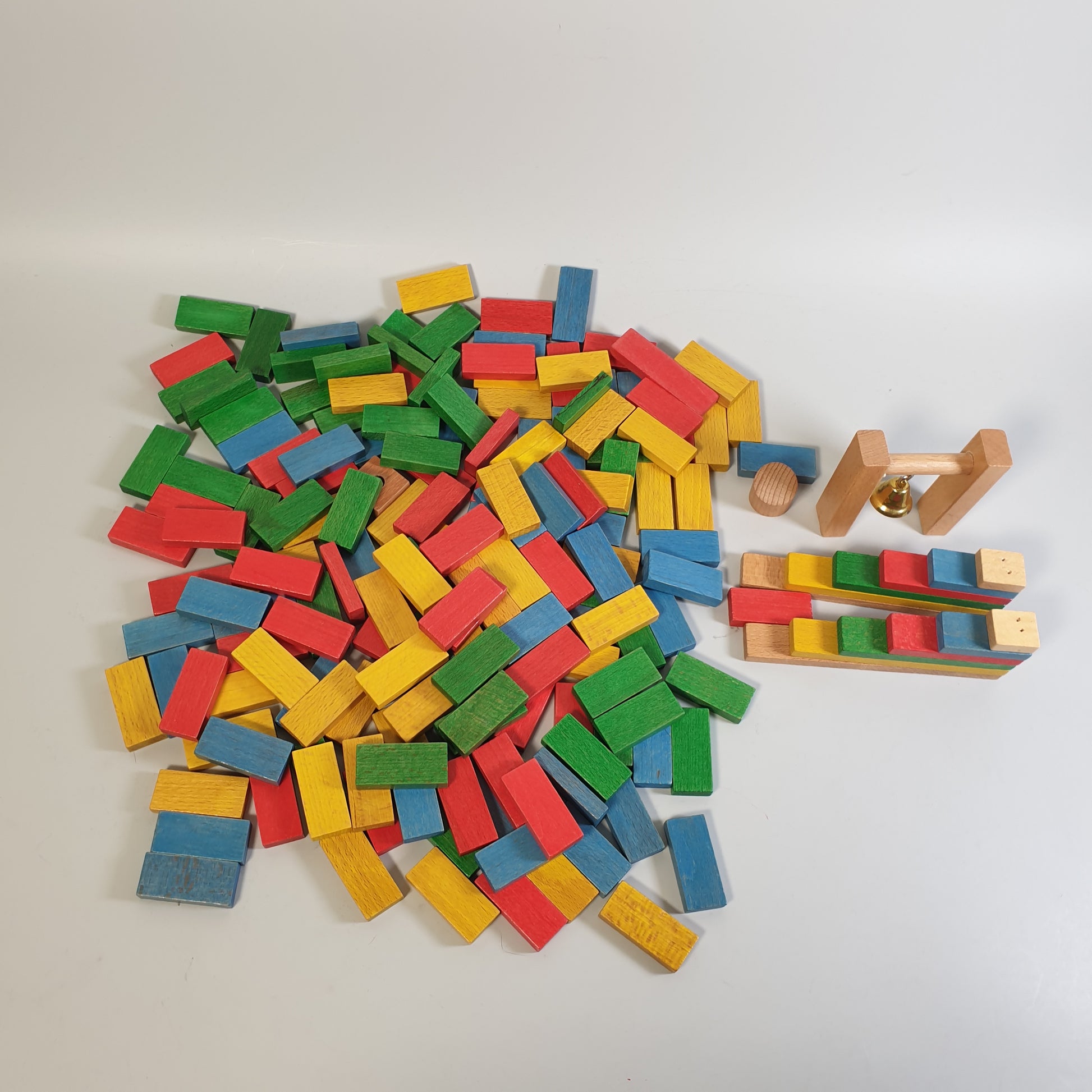 Nemmer Dominospiel aus Holz, Domino Rallye mit Beutel Bunt